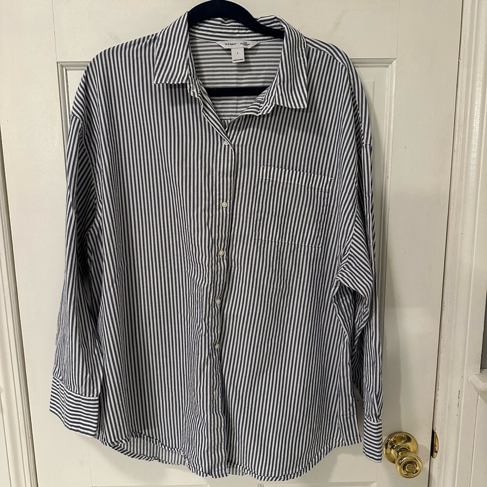 Old Navy Black and White Casual Button Down Shirt